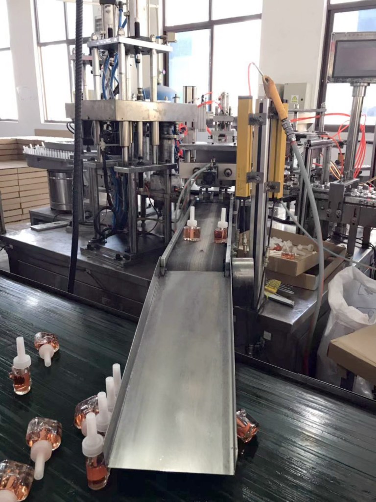 Bottles entering and leaving the filling line