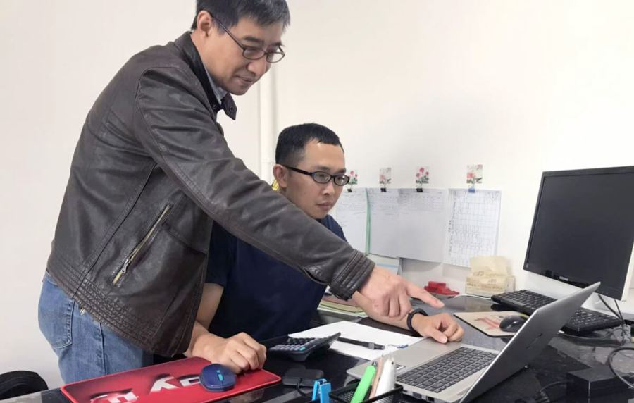 James (CEO) discussing logistics with shipping manager